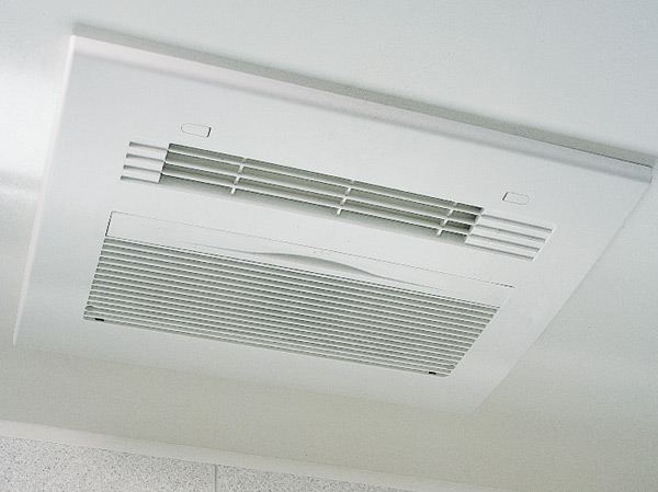 Bathing-wash room.  [Bathroom ventilation dryer to comfortable bath time] heating ・ Standard established a hot-water bathroom ventilation dryer with a cool breeze function. Ya clothes drying on a rainy day, Such as the winter cold season of the pre-heating, And demonstrate a variety of functions.