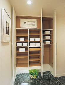 Other.  [Thor type footwear purse with a storage capacity] Is it installed in the entrance, Thor type footwear purse with extensive storage capacity. Also ensure storage space of drawers and umbrella accessories can be stored. Ventilation is also prompted by the gap, Moisture has become to accumulate hard to structure.