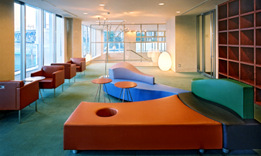 Shared facilities.  [Bayside lounge overlooking the Rainbow Bridge] Bayside lounge spread rose was previously the stairs in the glass wall of the side lounge. With respect to the first floor of the lounge, Lounge space with a more private nature. Carry the foot a little change of pace and a coffee break, Alternatively, such as chatting with neighbors, Feel free, Space you'd like to routinely use. Also, Outside the window was also available terrace. In good weather, you can enjoy tea time in the outdoors.