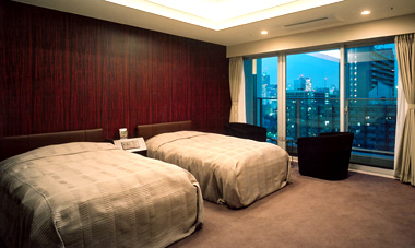 Shared facilities.  [Guest room of 2 rooms overlooking the Rainbow Bridge] For example, parents and relatives, Friends were two rooms available on the 15th floor of the guest room, which come in handy when it comes to stay. Both overlooking the Rainbow Bridge from balcony, It is a room with a view. Of course also equipped with bathroom. Can you stay without hesitation to our customers.