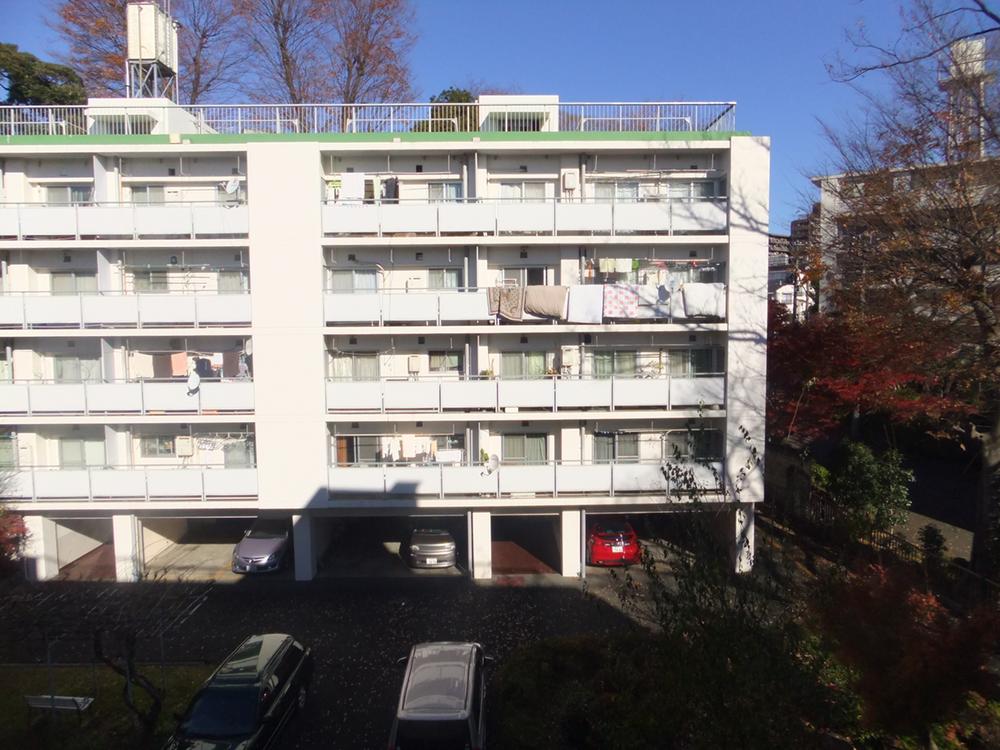 View photos from the dwelling unit. View from the north side Western-style (12 May 2013) Shooting