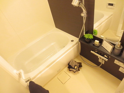 Bath. Reheating ・ With bathroom drying function