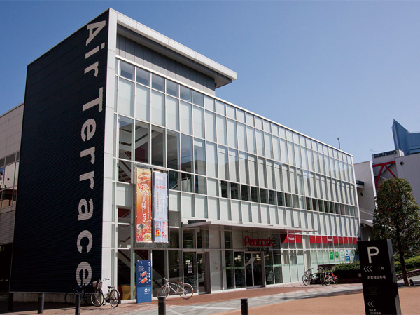 Surrounding environment. Peacock Store (4-minute walk ・ About 260m)