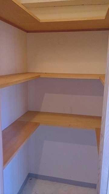 Receipt. Entrance next to the shoes cloak