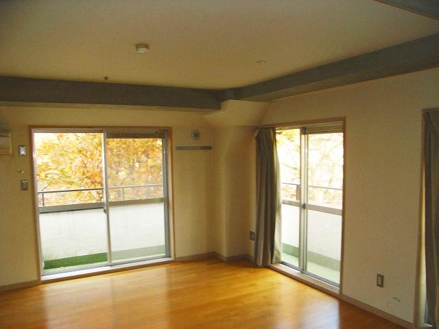 Living. Indoor (12 May 2013) Shooting