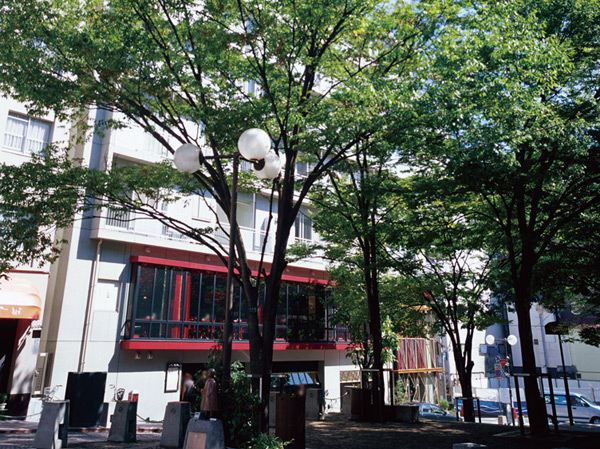 Surrounding environment. Azabu Juban shopping street (about 1720m / 22 minutes walk)