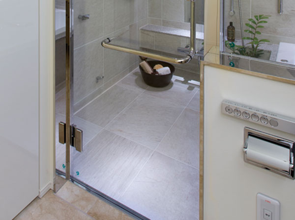 Interior.  [Temper Light door] By adopting the tempered light door (tempered glass door) is in the bathroom door, It directed the open space.