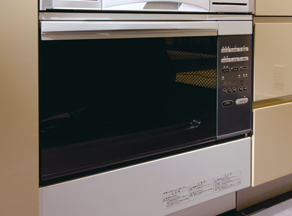 Interior.  [Konbekku] Has adopted a Konbekku that can quickly to cooking at high power in the flame of a gas. Not just those that burn, Cooking such as "cook", "steaming" is also available.