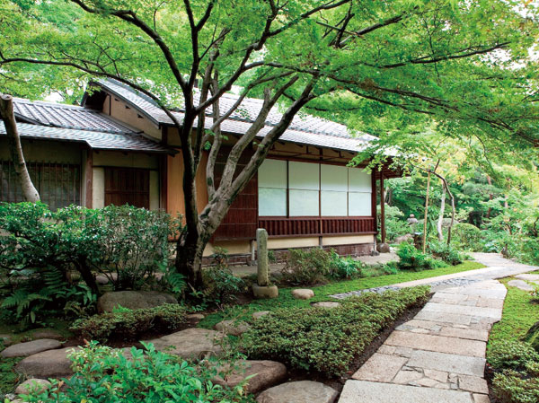 Surrounding environment. Nezu Institute of Fine Arts (about 1040m)