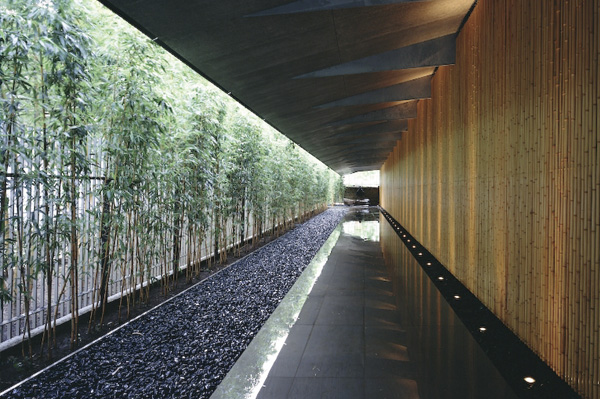 Nezu Institute of Fine Arts (about 1040m)