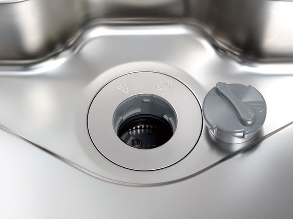 Kitchen.  [Automatic water supply equation disposer] Processing to flow along with the garbage was ground water. It eliminates the need of garbage disposal, Keep the kitchen hygienically. It adopts the automatic water supply type at the same time water flows up and running. (Same specifications)