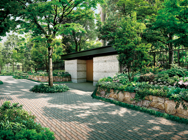 Shared facilities.  [Nazaregeto] Another gate that leads directly from the Nazareth Street to private forest. It will also be with the flow line to the parking lot. (Rendering)