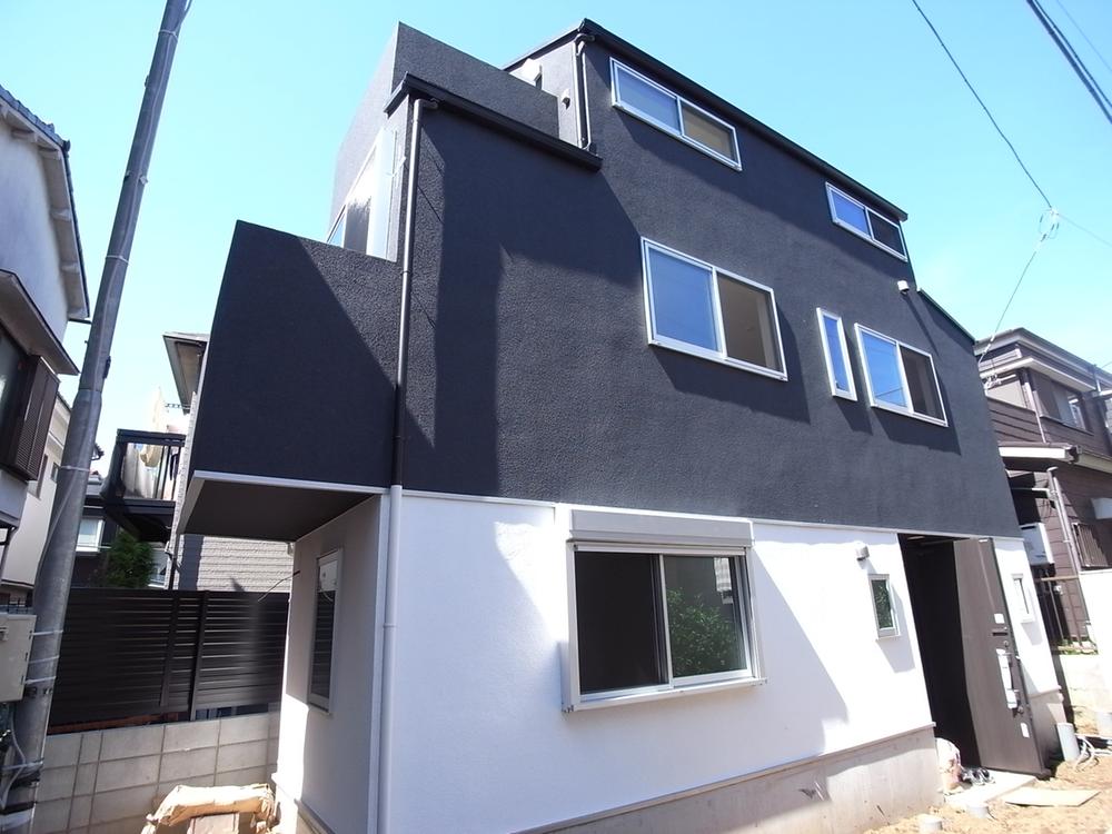 Local photos, including front road. 2013 October shooting