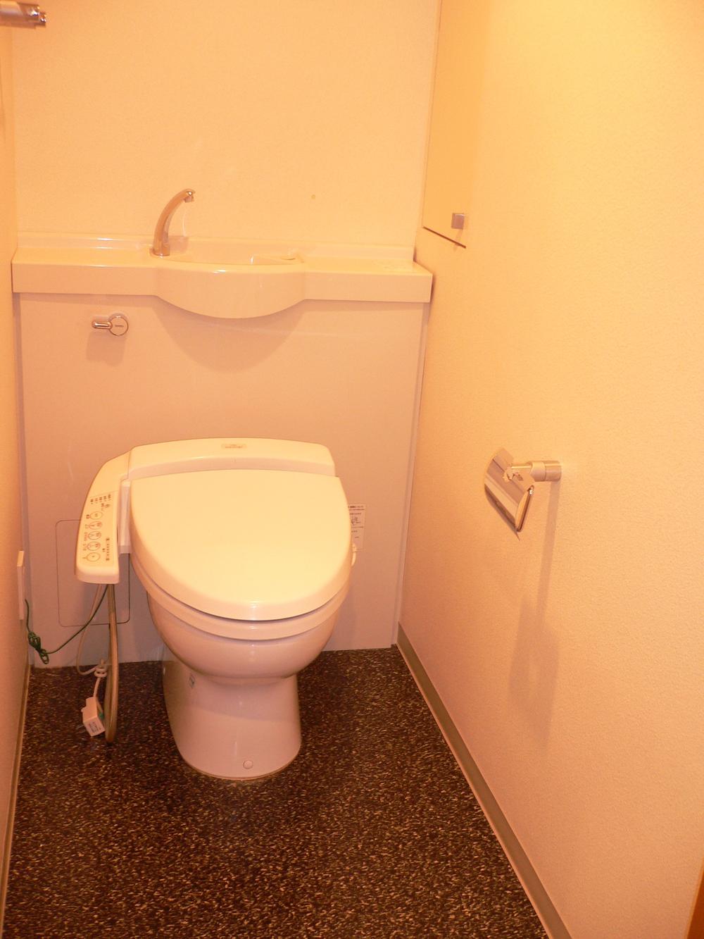 Toilet. Indoor (10 May 2013) Shooting