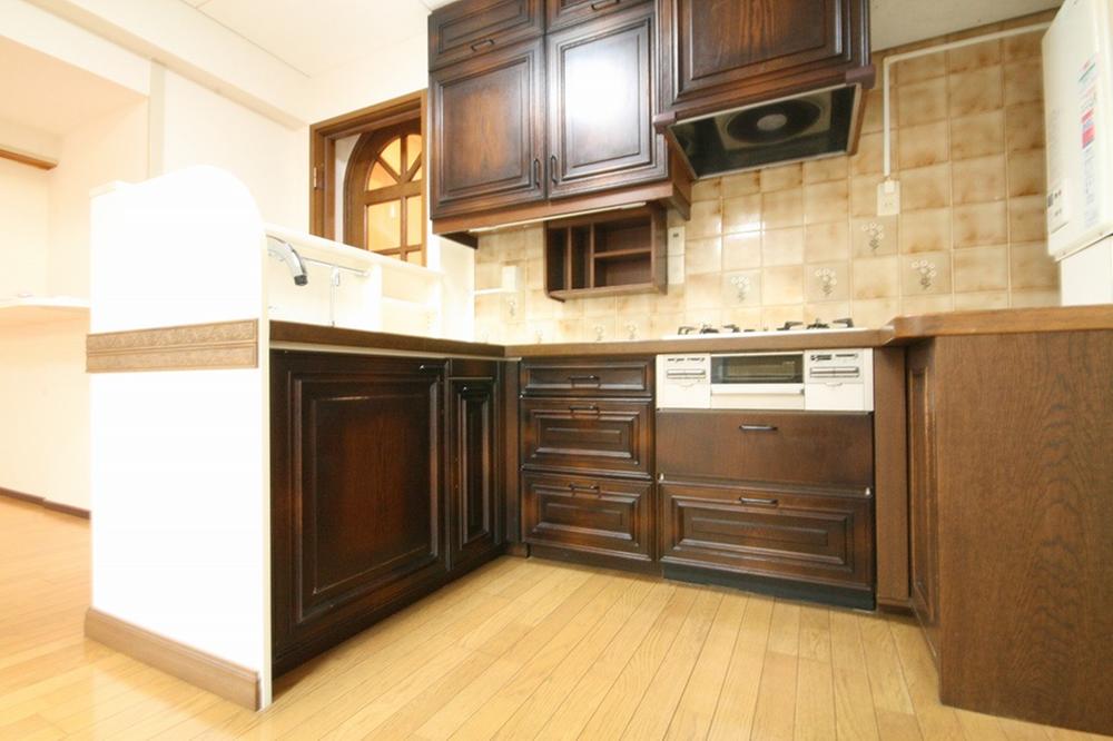 Kitchen. Kitchen up and down in the housing is equipped with a lot