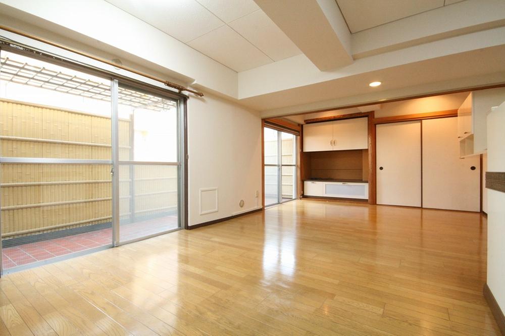 Living. 14 tatami room a living room