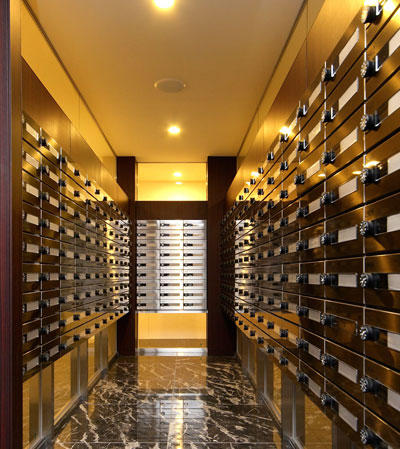 Common utility.  [E-mail Corner] The Grand Entrance aside, Installing the e-mail Corner. Deliveryman is such as to entrance from the building outside to the e-mail Corner, With dividing the flow line of the admission of the tenants, Also it features in a suspicious person of intrusion.