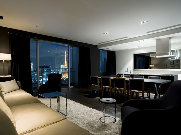 Buildings and facilities. The west side of the ground floor 36, Hope in front of the Tokyo Tower offers a "Sky Lounge". Established a facility of large-scale tower unique, It has realized the Tower Residence can enjoy to your heart's content to spend with important customers and family time (December 2007 shooting)