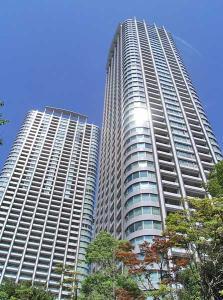 Local appearance photo.  [appearance] Twin Tower Residence towering Shiodome. Healing nature of inner-city convenience and Hama, you can enjoy.