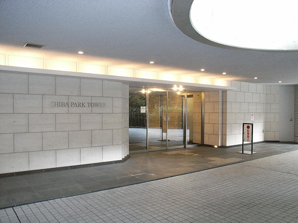 Entrance. Common areas