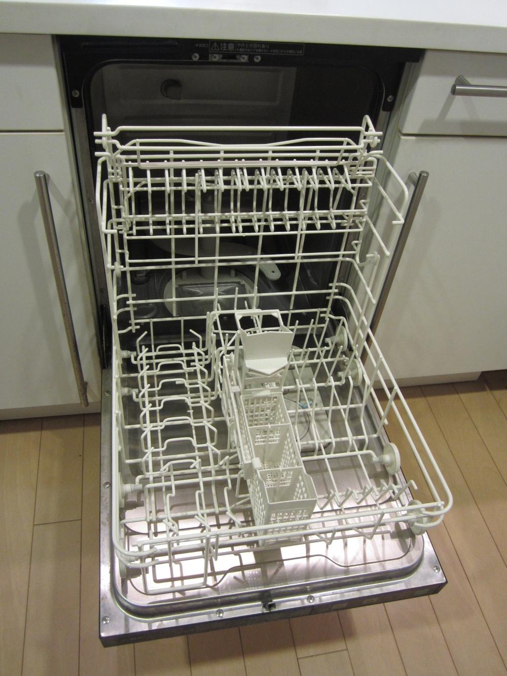 Kitchen. Indoor (12 May 2013) Shooting Dishwasher