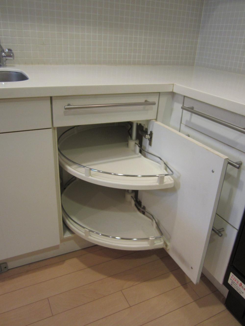 Kitchen. Indoor (12 May 2013) Shooting Under the sink storage.  It will enter until the dead space at the back.