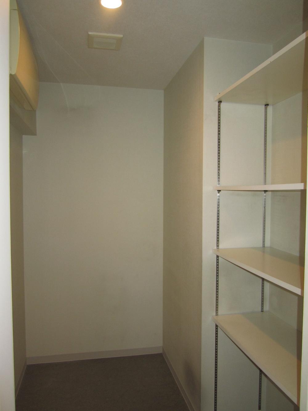 Receipt. Indoor (12 May 2013) Shooting Entrance next to the shoe closet (also size that can be used as a storeroom)