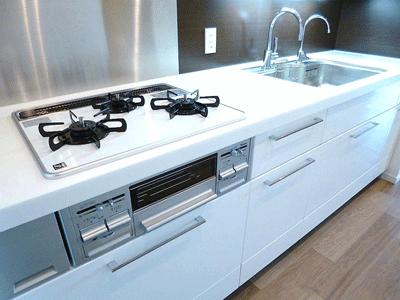 Kitchen. Changes to the special counter kitchen.