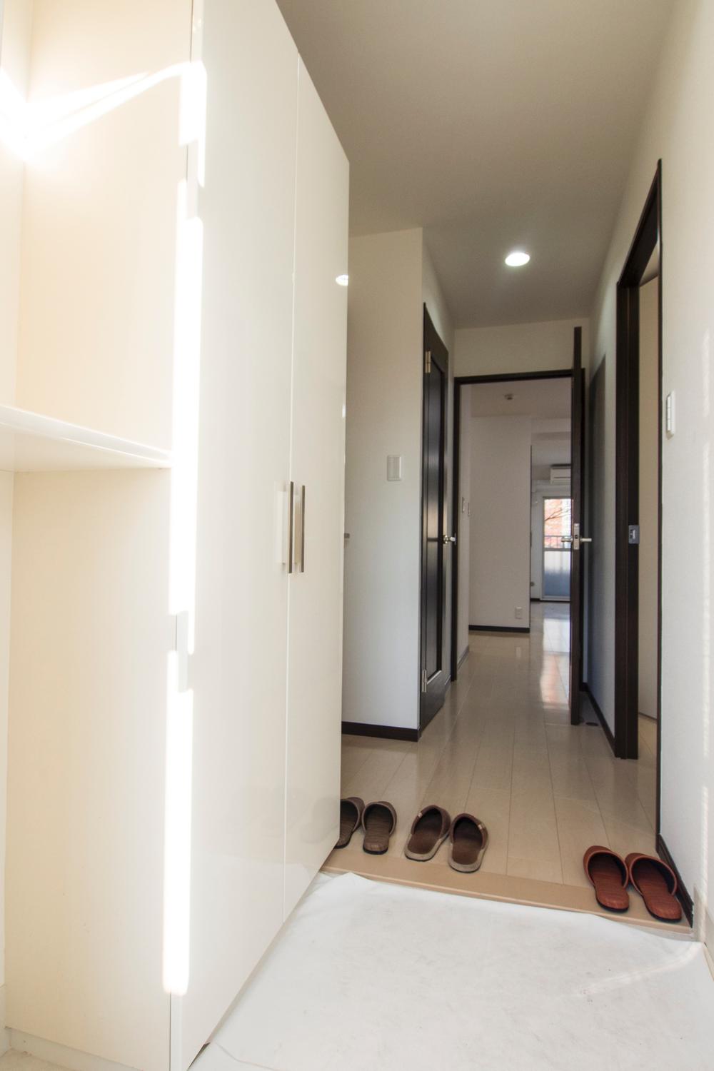 Entrance. Local (12 May 2013) Shooting