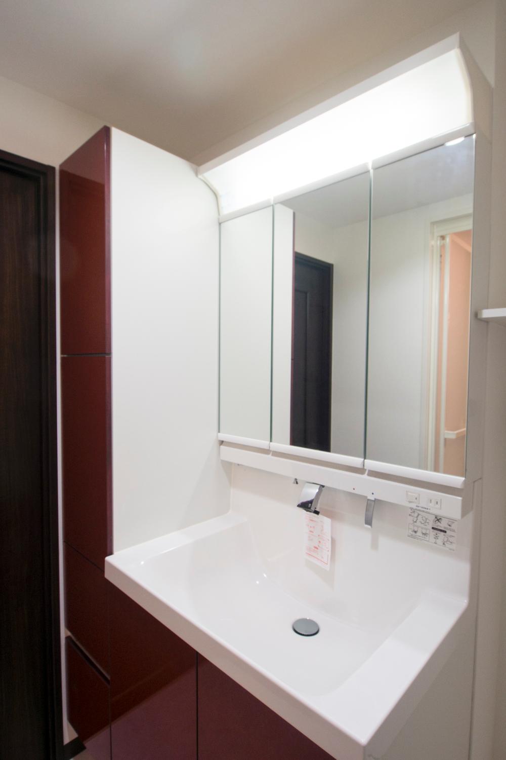 Wash basin, toilet. Indoor (12 May 2013) Shooting