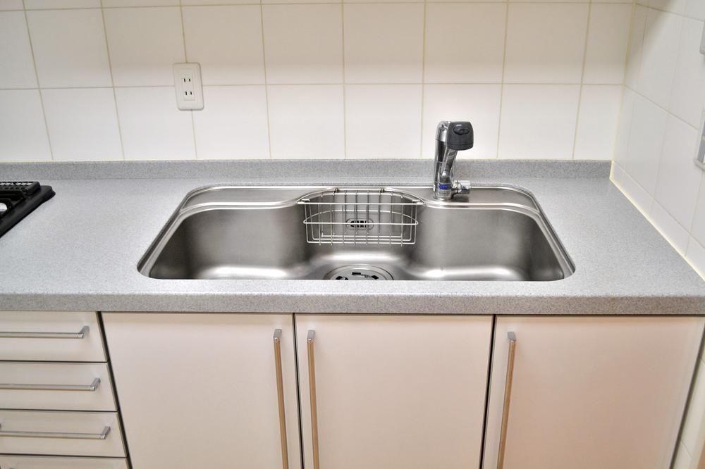 Kitchen. Indoor (12 May 2013) Shooting