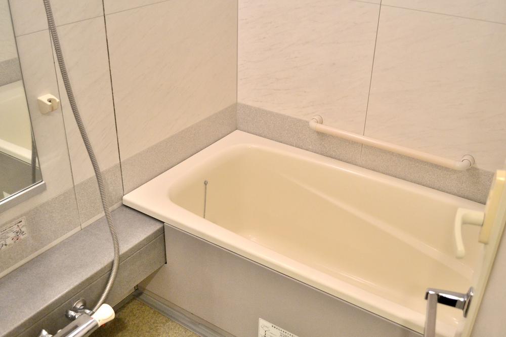 Bathroom. Indoor (12 May 2013) Shooting