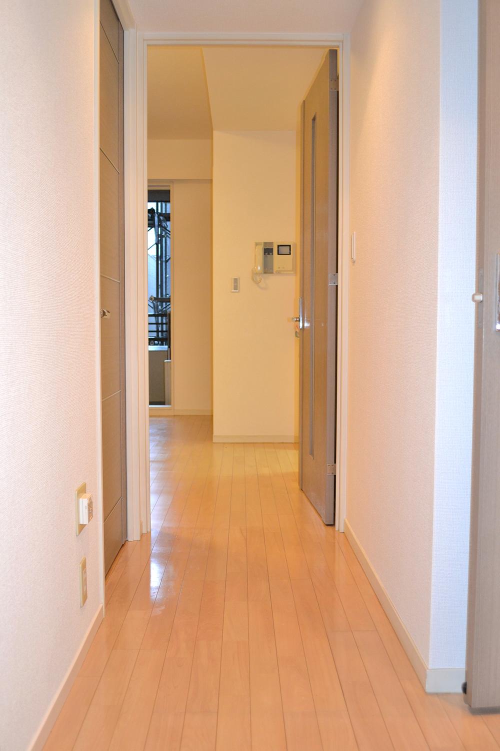 Entrance. Indoor (12 May 2013) Shooting