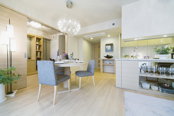 Living as seen from the balcony side ・ dining