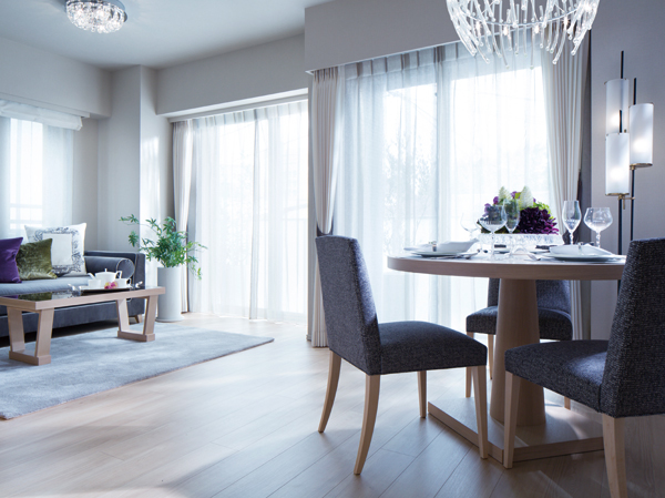 Living.  [M type living ・ dining]  ※ Indoor photo of the web is those obtained by photographing the building in the model room (G type -206 Room No.) (M type -304, Room) (2013 October), Fixtures furniture ・ Accent Cross ・ illumination ・ Decorative accessories such as option (paid) and is also included.