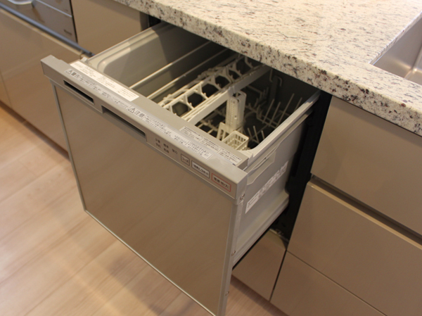 Kitchen.  [Dishwasher]  ※ I type the following amenities October 2013 ・ It was taken the M type.