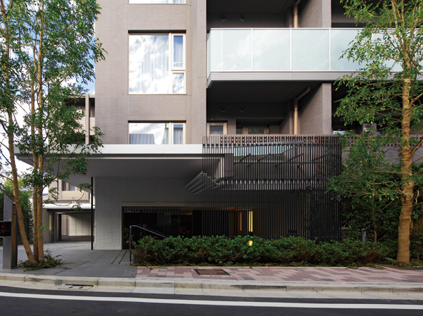 Shared facilities.  [entrance]  ※ Completion photograph of me is what was taken in 2013 October.