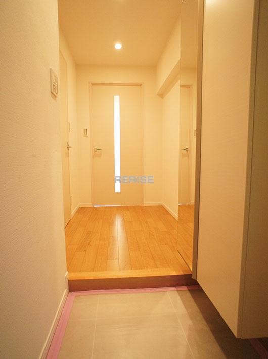 Entrance. Entrance, Indoor corridor