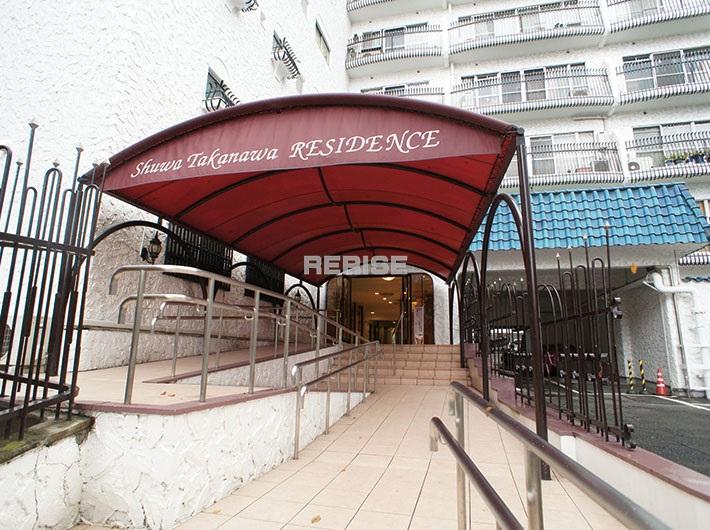 Entrance. Stylish entrance