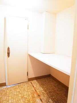 Receipt. Utility room, which is missing to the kitchen and living room