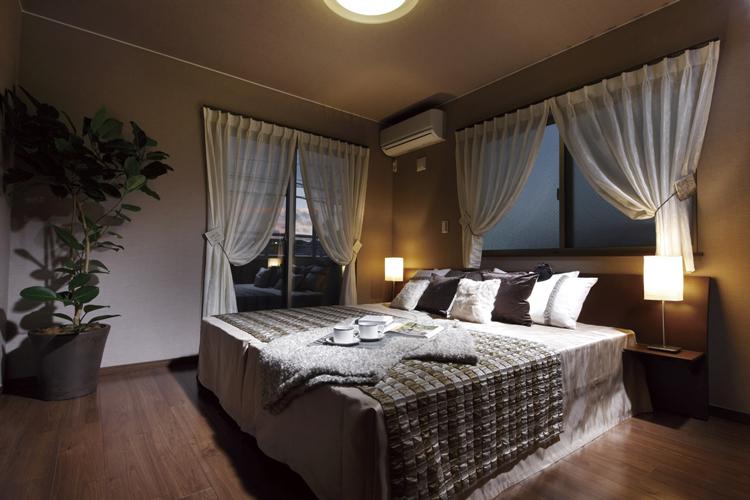 Non-living room. About 7 tatami master bedroom. Use widely the room at any time because it is installed about 1.2 tatami wide walk-in closet. other, Under ya back storage and attic storage abundantly provided plan an accommodation such as (8 Building model house)