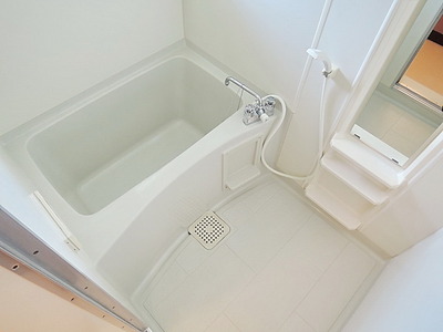 Bath. Additional heating with bus