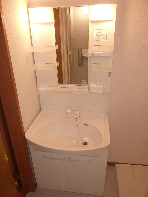 Washroom. Same type of interior