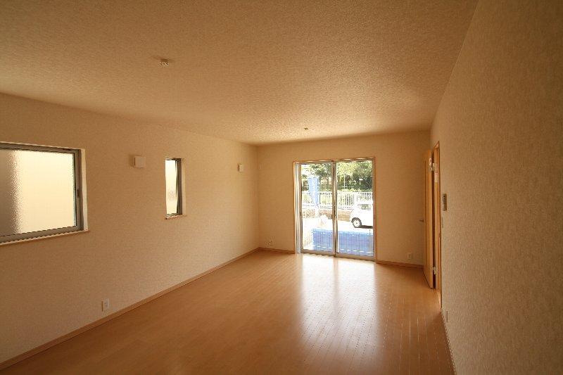 Same specifications photos (living)