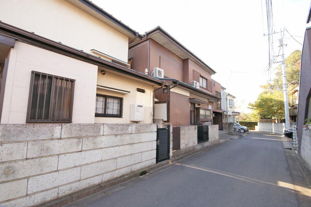 Local photos, including front road. Front road has refreshing