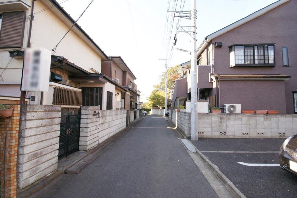 Local photos, including front road. There is the distance to the station because it has become a correspondingly surrounding calm residential area, As you're good child care environment?