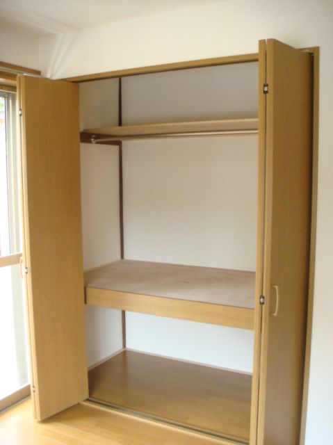 Receipt. There is between the housing 1