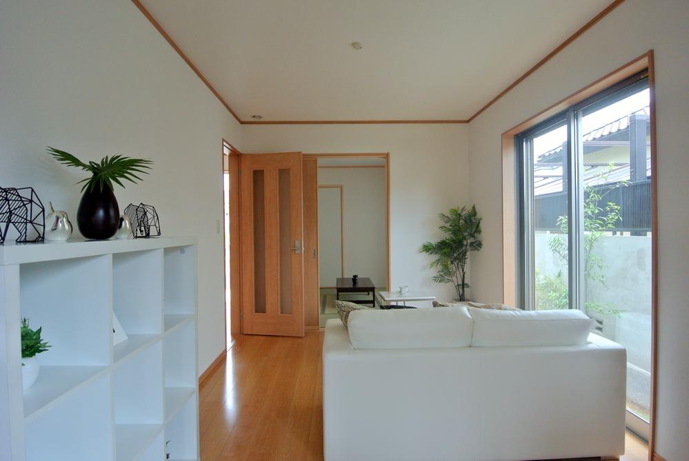 Same specifications photos (living). Seller same specifications