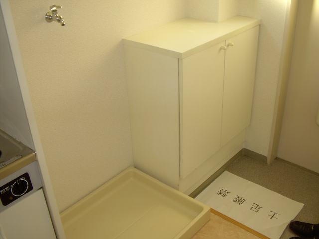 Entrance. There cupboard