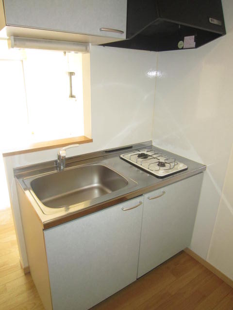 Kitchen. Two-burner gas counter kitchen. 